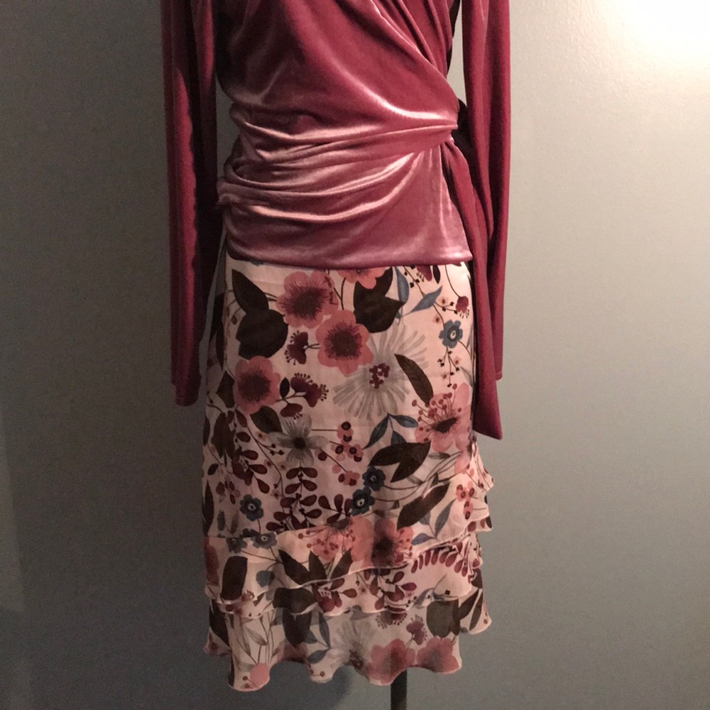 Silky skirt with bottom ruffle detail